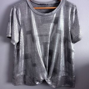 Luxology Top Blouse Color Silver Size  Medium  Short Sleeve Exelente Condition